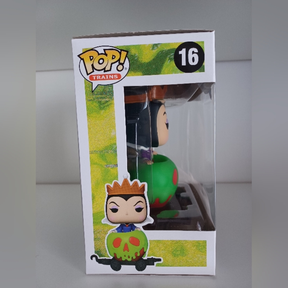 Disney Villains Evil Queen In Cart From Snow White 16 Trains Exclusive Funko Pop - Picture 5 of 8